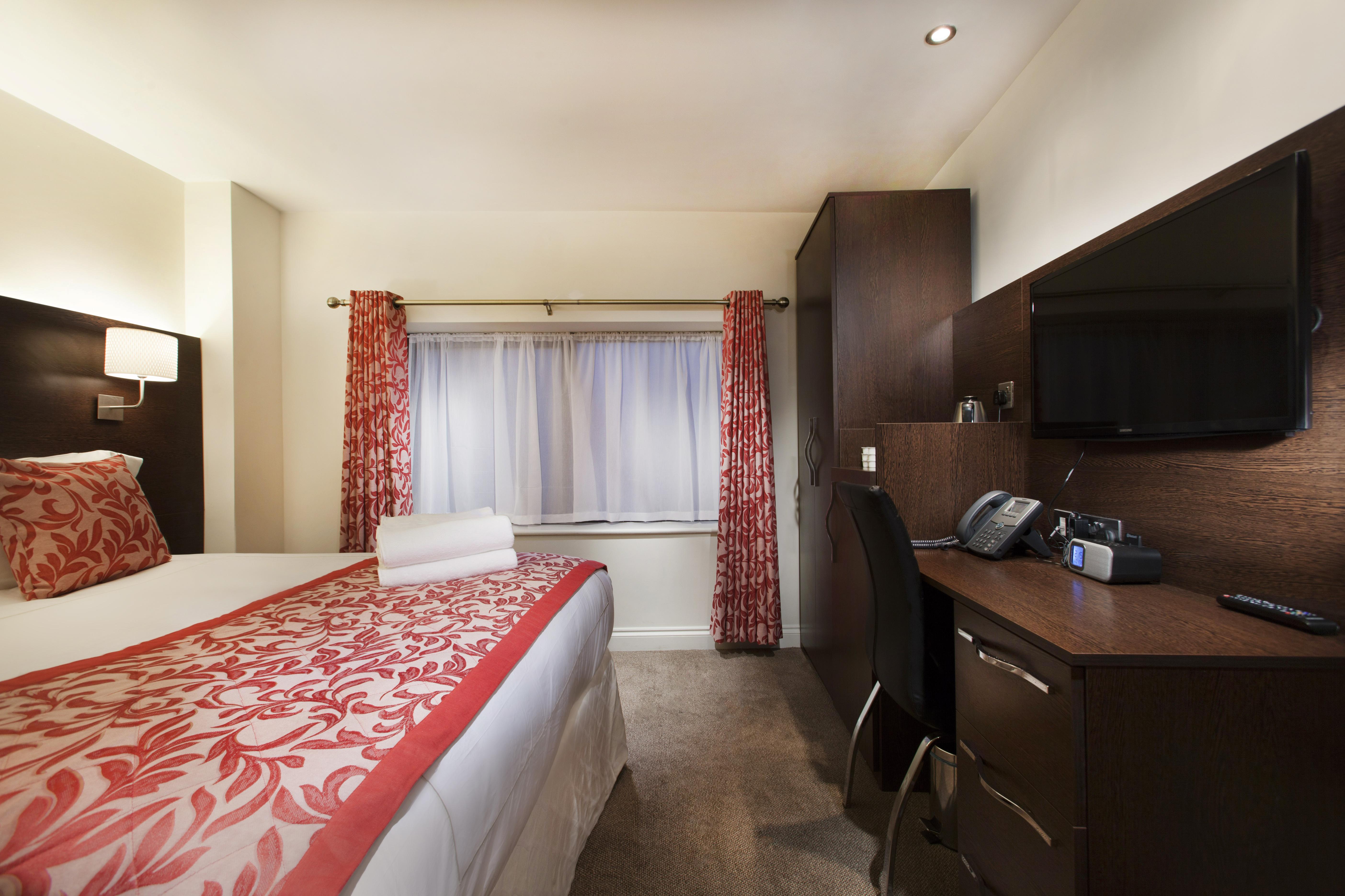 Hotel Shepherds Bush Лондон Екстер'єр фото